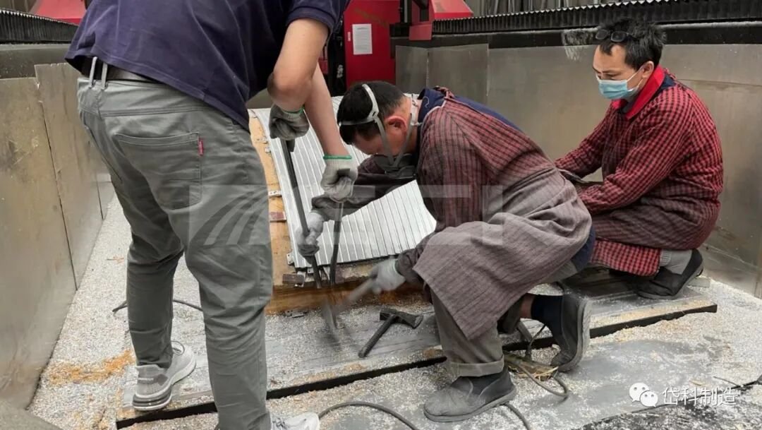 焊接打磨与组框